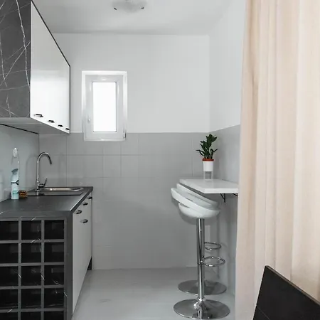 Apartman Villa Lea With Swimming Pool Marina