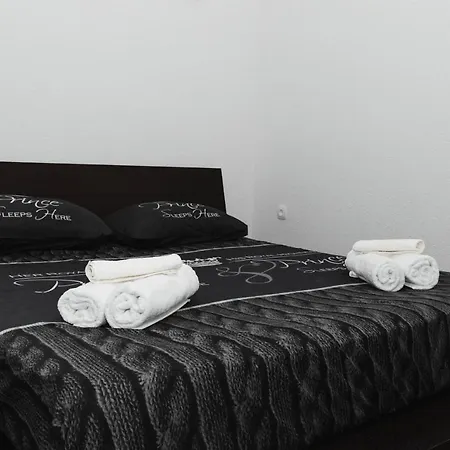 Apartmán Villa Lea With Swimming Pool *